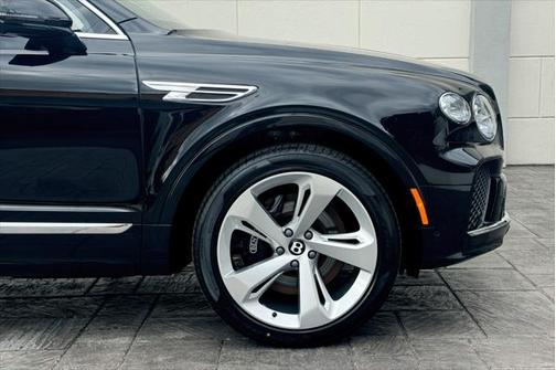 2025 Bentley Bentayga V8