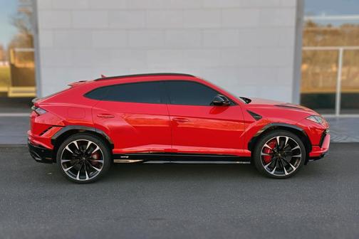 2024 Lamborghini Urus S