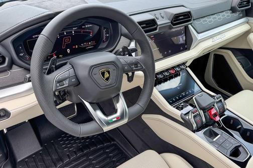 2025 Lamborghini Urus SE