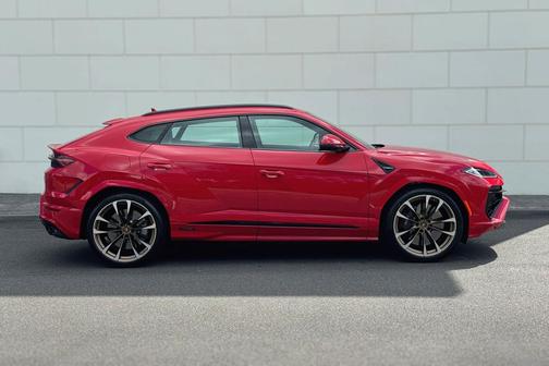 2025 Lamborghini Urus SE