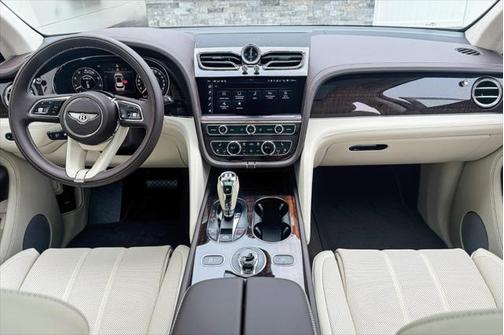 2025 Bentley Bentayga V8