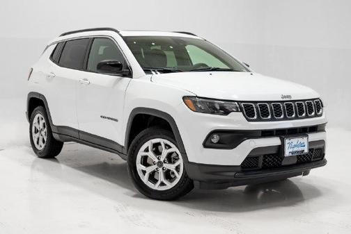 Bright White Clearcoat 2025 Jeep Compass Latitude