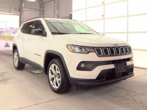 Bright White Clearcoat 2025 Jeep Compass Latitude