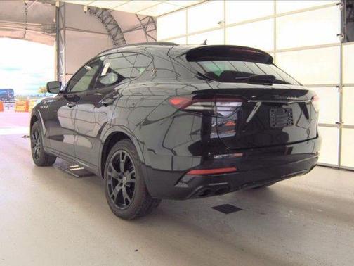 Nero Ribelle Metallic 2022 Maserati Levante GT
