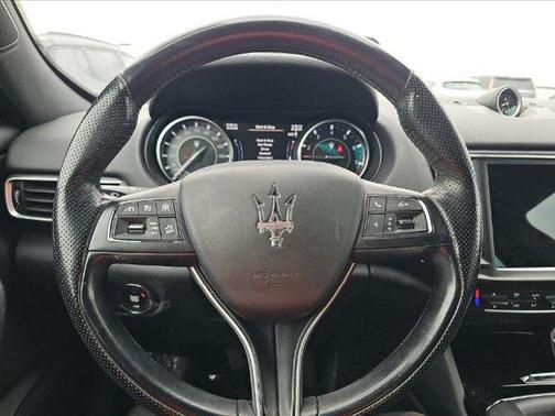Nero Ribelle Metallic 2022 Maserati Levante GT