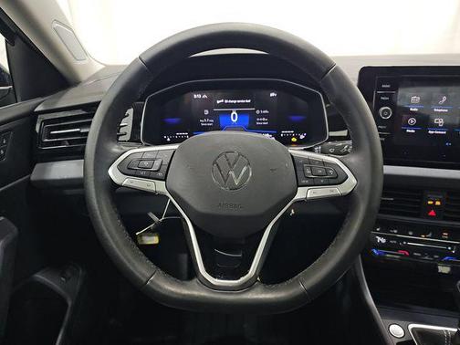 Deep Black 2025 Volkswagen Jetta 1.5T SE