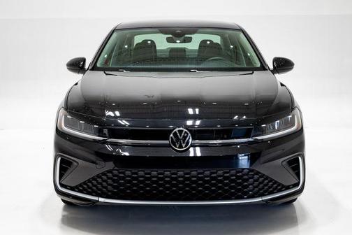 Deep Black 2025 Volkswagen Jetta 1.5T SE