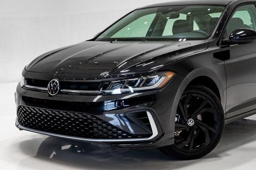 Deep Black 2025 Volkswagen Jetta 1.5T SE