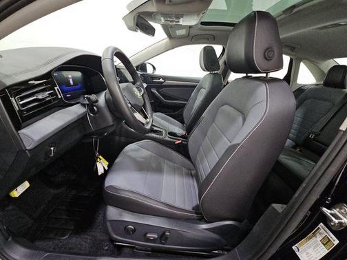 Deep Black 2025 Volkswagen Jetta 1.5T SE