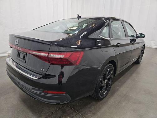 Deep Black 2025 Volkswagen Jetta 1.5T SE