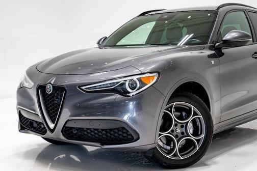 Vesuvio Gray Metallic 2022 Alfa Romeo Stelvio Ti