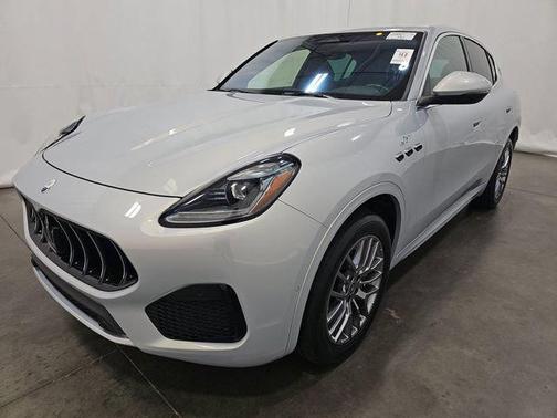 Bianco Astro Metallic 2024 Maserati Grecale GT