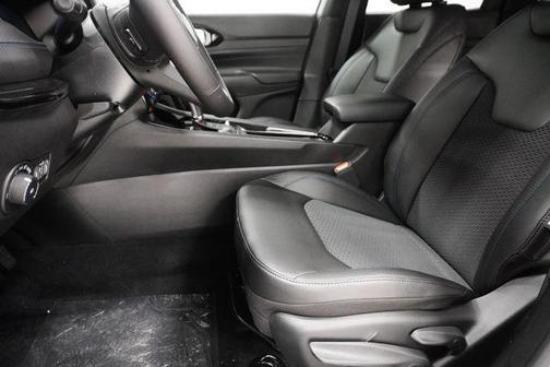 Diamond Black Crystal Pearlcoat 2026 Jeep Compass Latitude