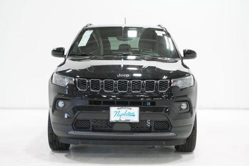 Diamond Black Crystal Pearlcoat 2026 Jeep Compass Latitude