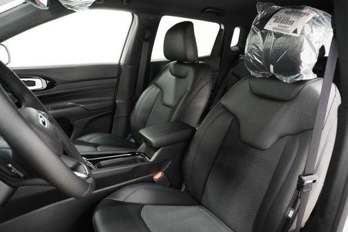 Diamond Black Crystal Pearlcoat 2026 Jeep Compass Latitude