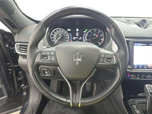 Nero Ribelle Metallic 2023 Maserati Levante Modena