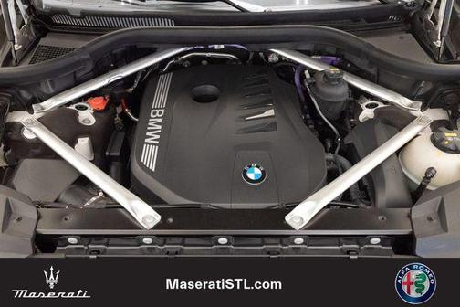 Mineral White Metallic 2023 BMW X7 xDrive40i