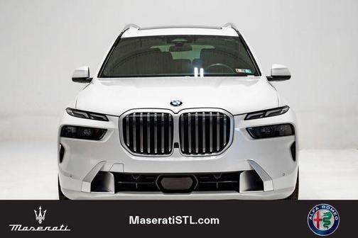 Mineral White Metallic 2023 BMW X7 xDrive40i