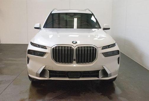 Mineral White Metallic 2023 BMW X7 xDrive40i
