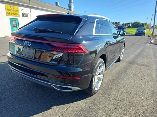 Mythos Black Metallic 2022 Audi Q8 55 Premium Plus