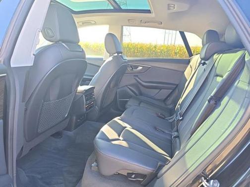 Mythos Black Metallic 2022 Audi Q8 55 Premium Plus
