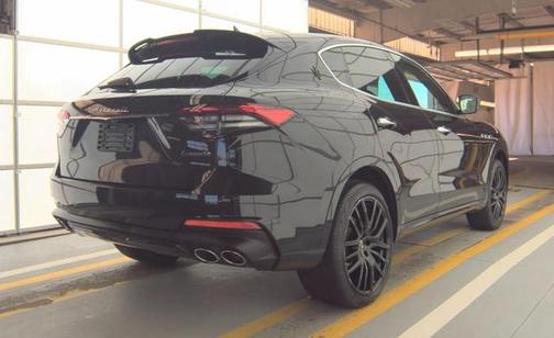 Nero Assoluto Metallic 2024 Maserati Levante Modena Ultima