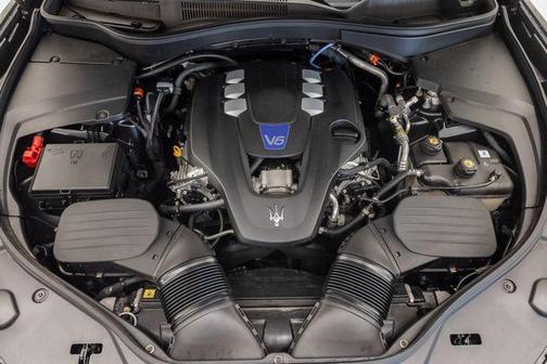 Nero Assoluto Metallic 2024 Maserati Levante Modena Ultima