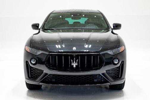 Nero Assoluto Metallic 2024 Maserati Levante Modena Ultima