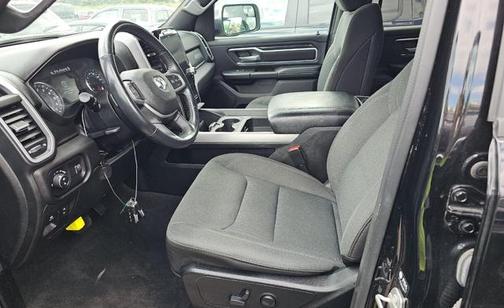 Diamond Black Crystal Pearlcoat 2023 RAM 1500 Big Horn/Lone Star