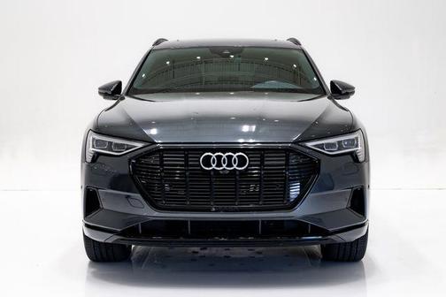 Manhattan Gray Metallic 2022 Audi e-tron Premium