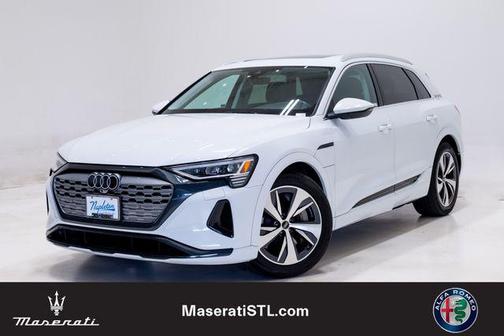 Glacier White Metallic 2024 Audi Q8 e-tron Premium