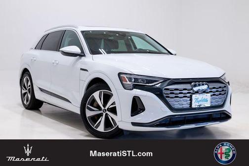 Glacier White Metallic 2024 Audi Q8 e-tron Premium