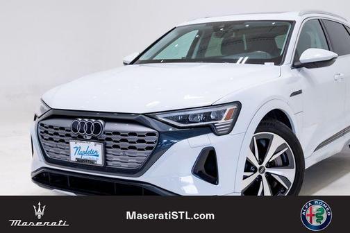 Glacier White Metallic 2024 Audi Q8 e-tron Premium