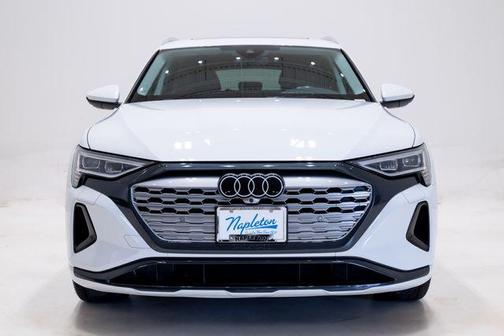 Glacier White Metallic 2024 Audi Q8 e-tron Premium