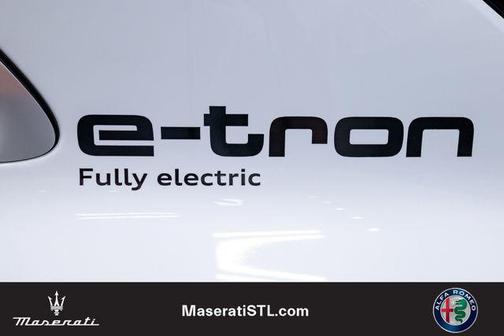 Glacier White Metallic 2024 Audi Q8 e-tron Premium