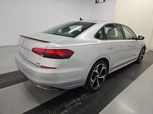 2020 Volkswagen Passat 2.0T R-Line