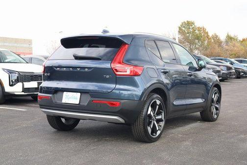 2021 Volvo XC40 T5 Momentum