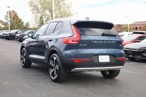 2021 Volvo XC40 T5 Momentum