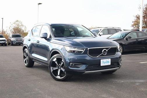 2021 Volvo XC40 T5 Momentum