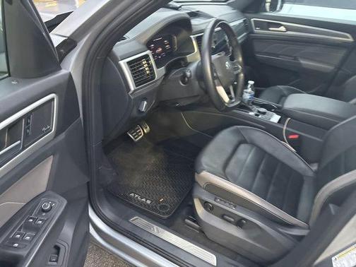 2023 Volkswagen Atlas Cross Sport 3.6L V6 SEL Premium R-Line