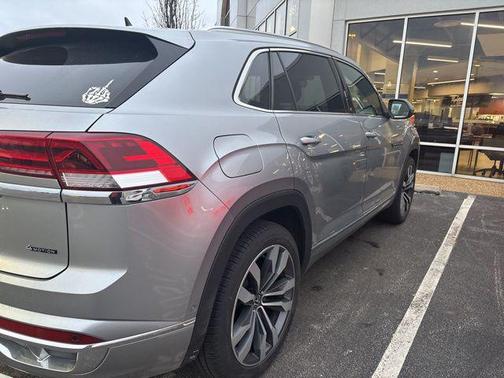 2023 Volkswagen Atlas Cross Sport 3.6L V6 SEL Premium R-Line