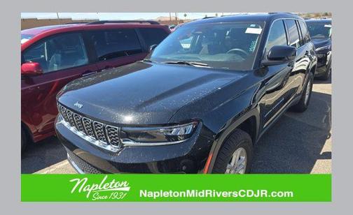 Diamond Black Crystal Pearlcoat 2024 Jeep Grand Cherokee Laredo