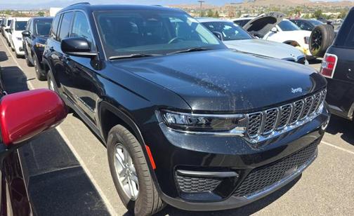 Diamond Black Crystal Pearlcoat 2024 Jeep Grand Cherokee Laredo