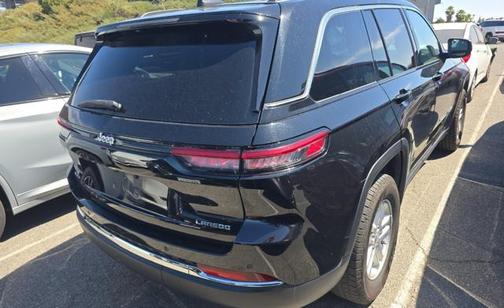 Diamond Black Crystal Pearlcoat 2024 Jeep Grand Cherokee Laredo