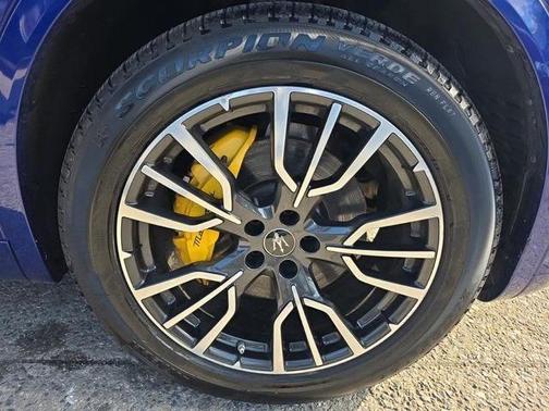 Blu Intenso Metallic 2023 Maserati Grecale GT