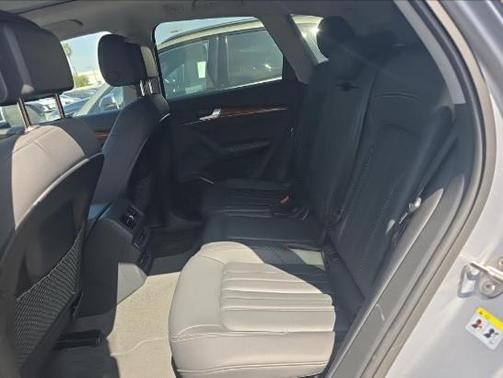 Florett Silver Metallic 2023 Audi Q5 40 Premium Plus
