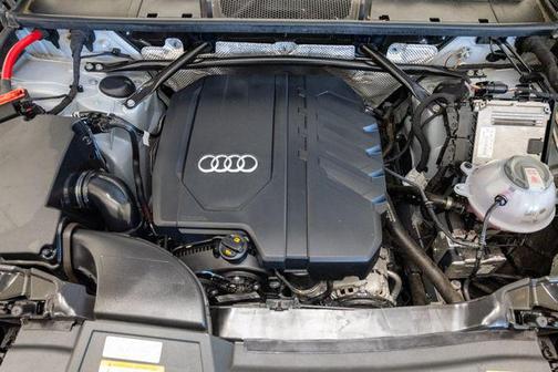 Florett Silver Metallic 2023 Audi Q5 40 Premium Plus