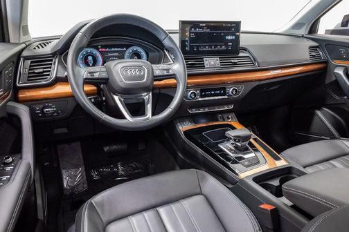 Florett Silver Metallic 2023 Audi Q5 40 Premium Plus