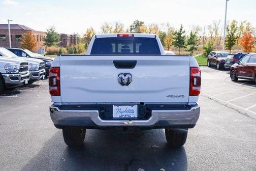 2024 RAM 2500 Tradesman Crew Cab 4x4 8' Box
