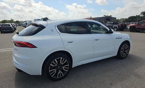 Bianco 2023 Maserati Grecale GT